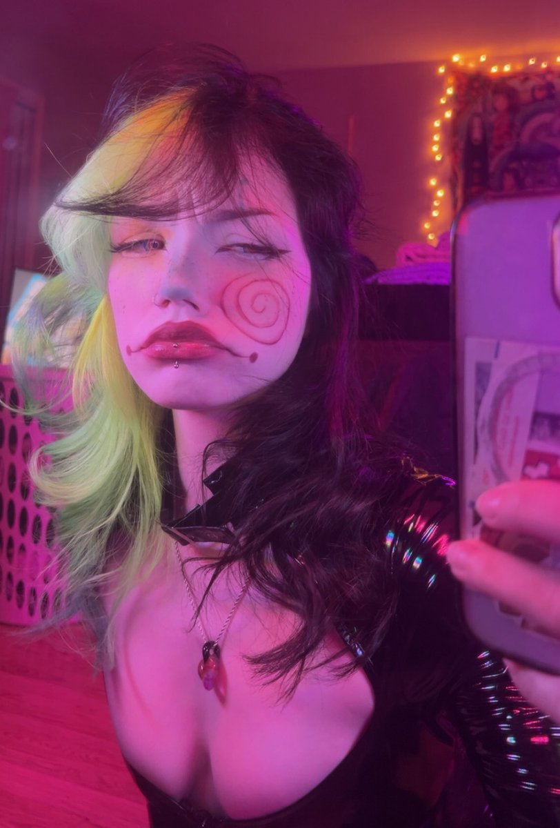 aleenachexxx's tweet photo. my face 90% of the time i’m on twitter https://t.co/nVUFTAuagF
