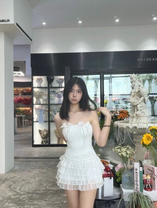 roxanna22311577's tweet photo. 刚玩有没有男生来相互加v的？？？

人机滚一边，现在来一个正常男生， https://t.co/6JZ9gXV9Eb