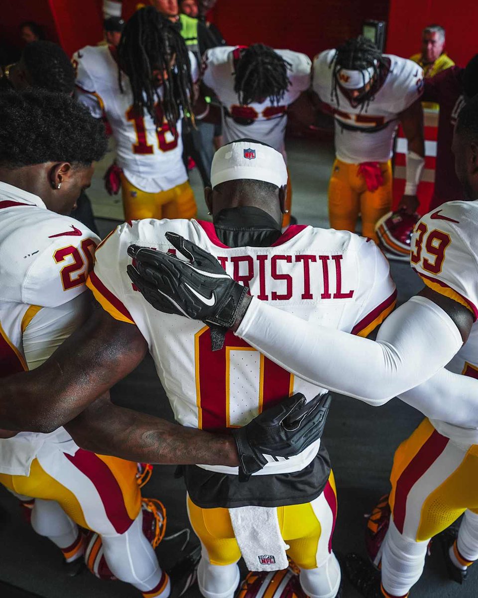 Commanders_DC's tweet photo. Tweeting at the
@Commanders
 everyday until they follow me...

Day 2,325

I just don’t know who this football team is right now.  No identity. No consistency.

#WashingtonCommanders #HTTC #FightForOldDC #RaiseHail #Day2325 2️⃣3️⃣2️⃣5️⃣ https://t.co/i2IAo6FZQU