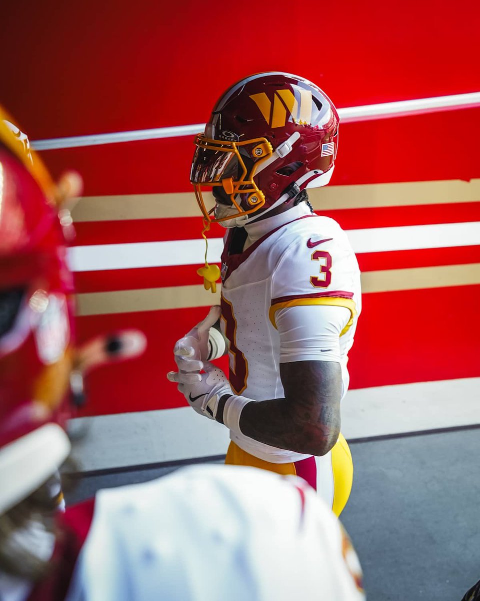 Commanders_DC's tweet photo. Tweeting at the
@Commanders
 everyday until they follow me...

Day 2,325

I just don’t know who this football team is right now.  No identity. No consistency.

#WashingtonCommanders #HTTC #FightForOldDC #RaiseHail #Day2325 2️⃣3️⃣2️⃣5️⃣ https://t.co/i2IAo6FZQU