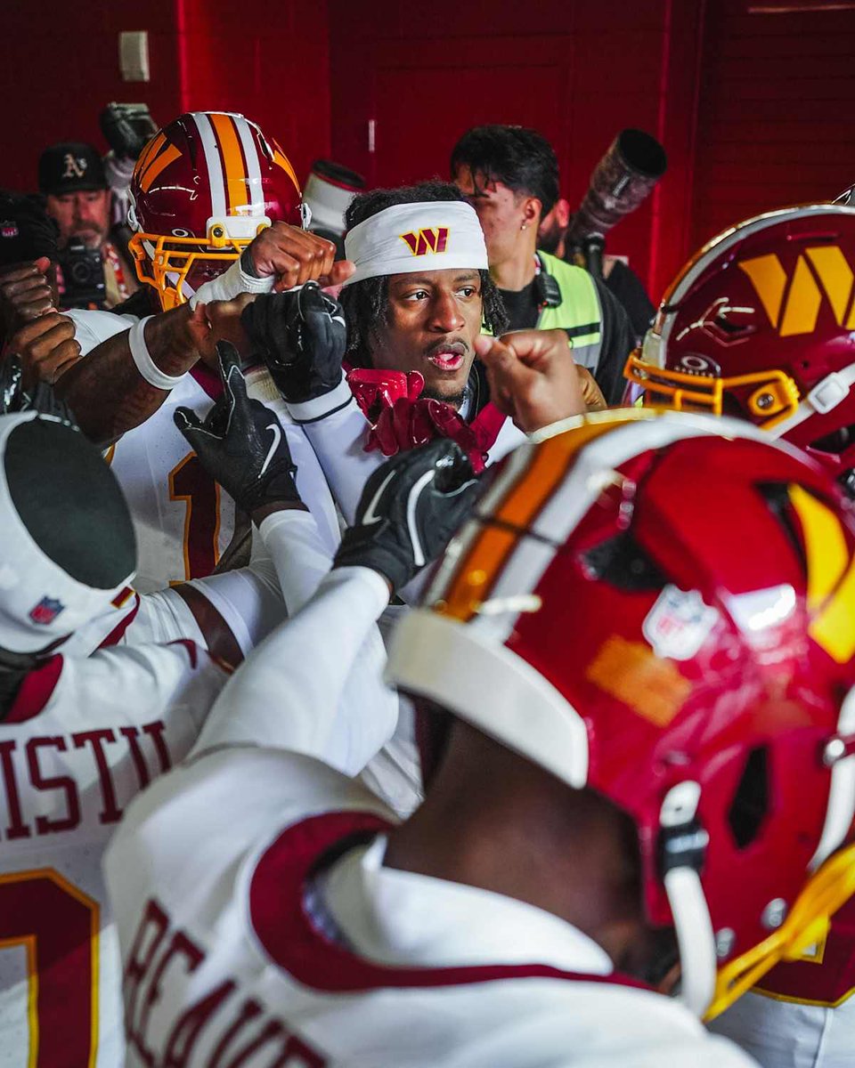 Commanders_DC's tweet photo. Tweeting at the
@Commanders
 everyday until they follow me...

Day 2,325

I just don’t know who this football team is right now.  No identity. No consistency.

#WashingtonCommanders #HTTC #FightForOldDC #RaiseHail #Day2325 2️⃣3️⃣2️⃣5️⃣ https://t.co/i2IAo6FZQU