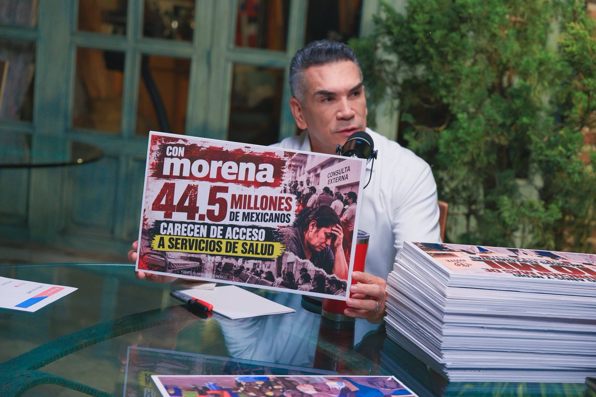 alitomorenoc's tweet photo. Terminamos un programa más de #LaOposición por @AtypicalTeve, donde hablamos de las propuestas que los priistas ya presentamos ante el Congreso para beneficiar a las familias mexicanas.

Propusimos eliminar el impuesto al aguinaldo para que los trabajadores reciban íntegro el dinero que se ganaron con su esfuerzo. Pero MORENA votó en contra y, con ese voto, le dio la espalda a millones de trabajadores mexicanos.

También propusimos que los microemprendedores no paguen impuestos y establecer penas más severas contra el maltrato animal y el daño ambiental.

Desde el PRI impulsamos propuestas concretas para atender las necesidades de los mexicanos y defendemos que cada iniciativa se discuta con responsabilidad, de cara a la ciudadanía.