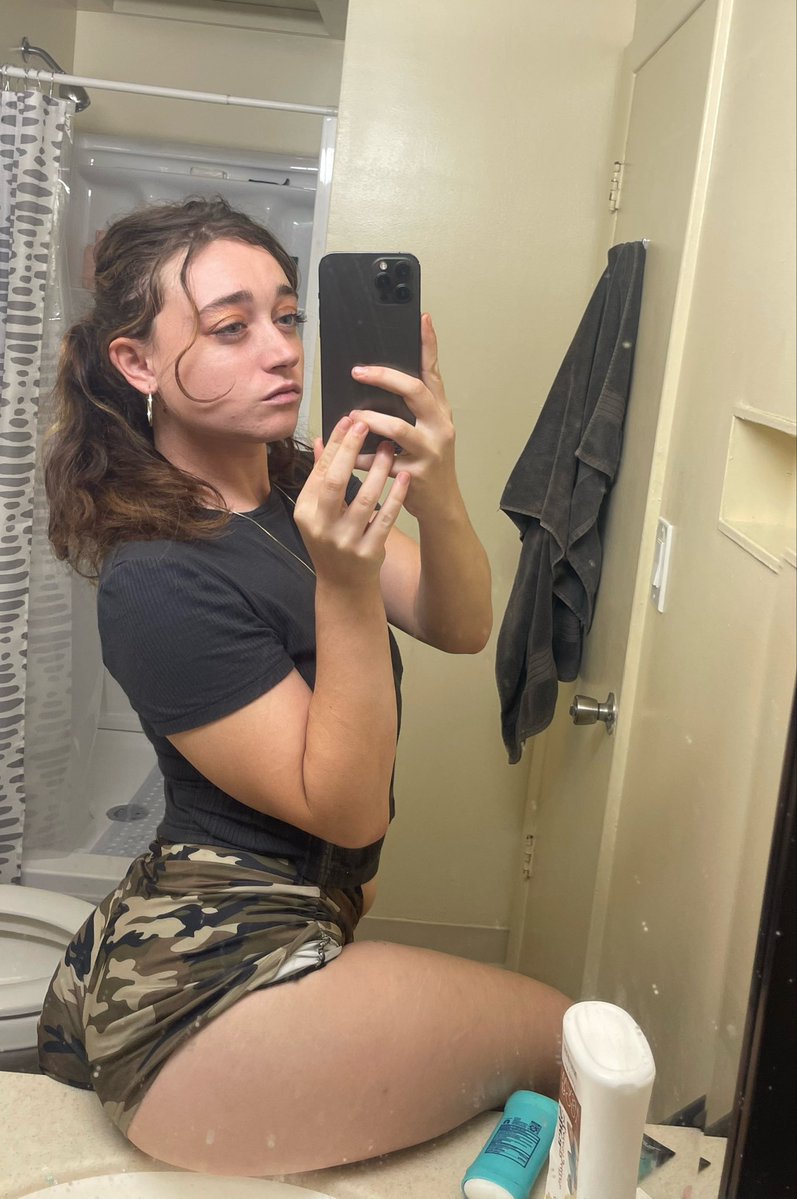 pillbugster's tweet photo. What’s up yall? HMU for #buyingcontents !!!!!?

#sellngcustoms #sellingvideos #buyingcontentMESSAGE #nsfwtwt https://t.co/CavZySa3EO