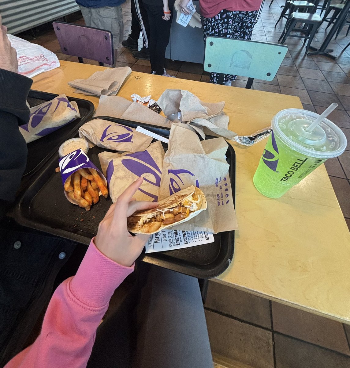 mimimura7's tweet photo. need psychiatry but taco bell is cheaper https://t.co/LO22ic1ZFq