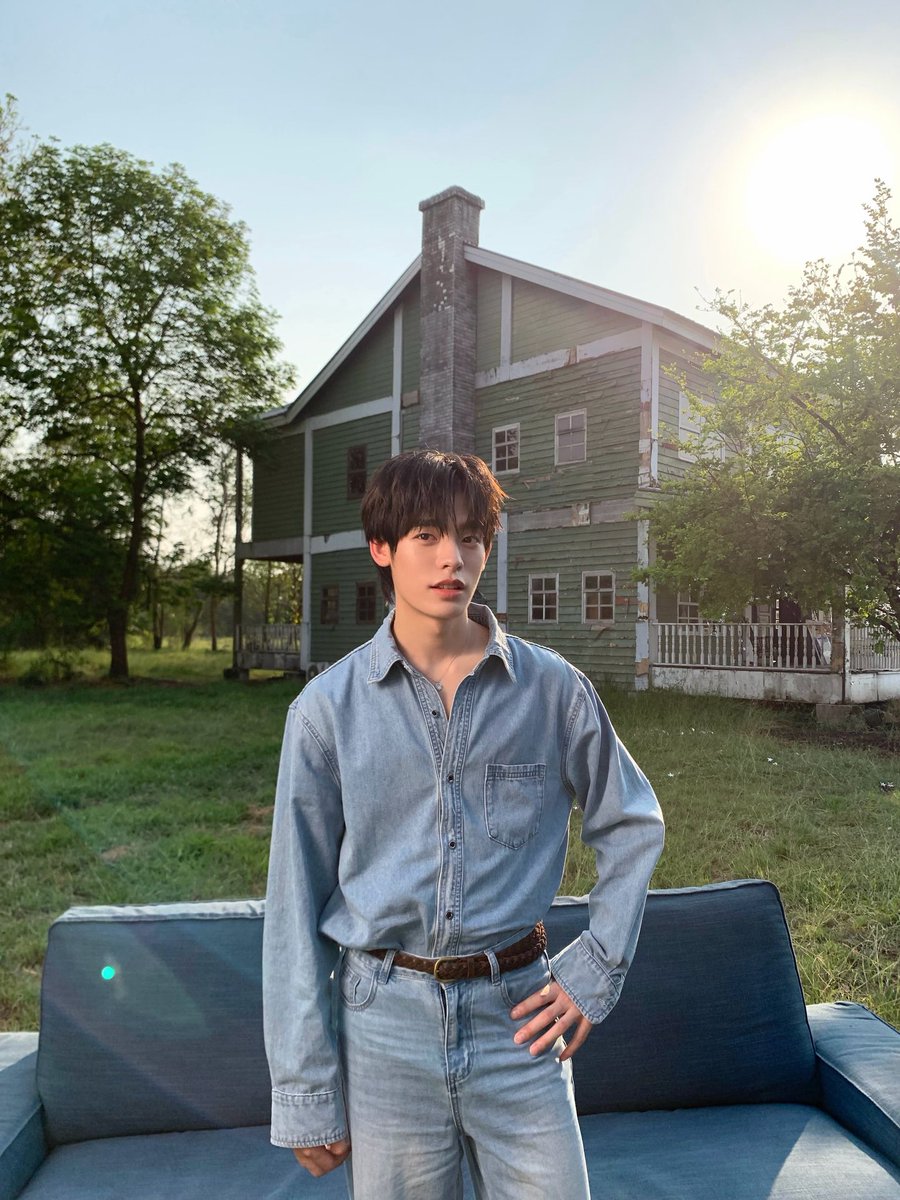 senipich's tweet photo. นางใส่เดนิมล่าสุดแล้วชั้นไล่กัดคน นางเอาอีกแล้ว y y🥺 น้องป๋อพอแล้วเค้าหึงมาก ๆ แล้ว https://t.co/V8wdEf4fDx