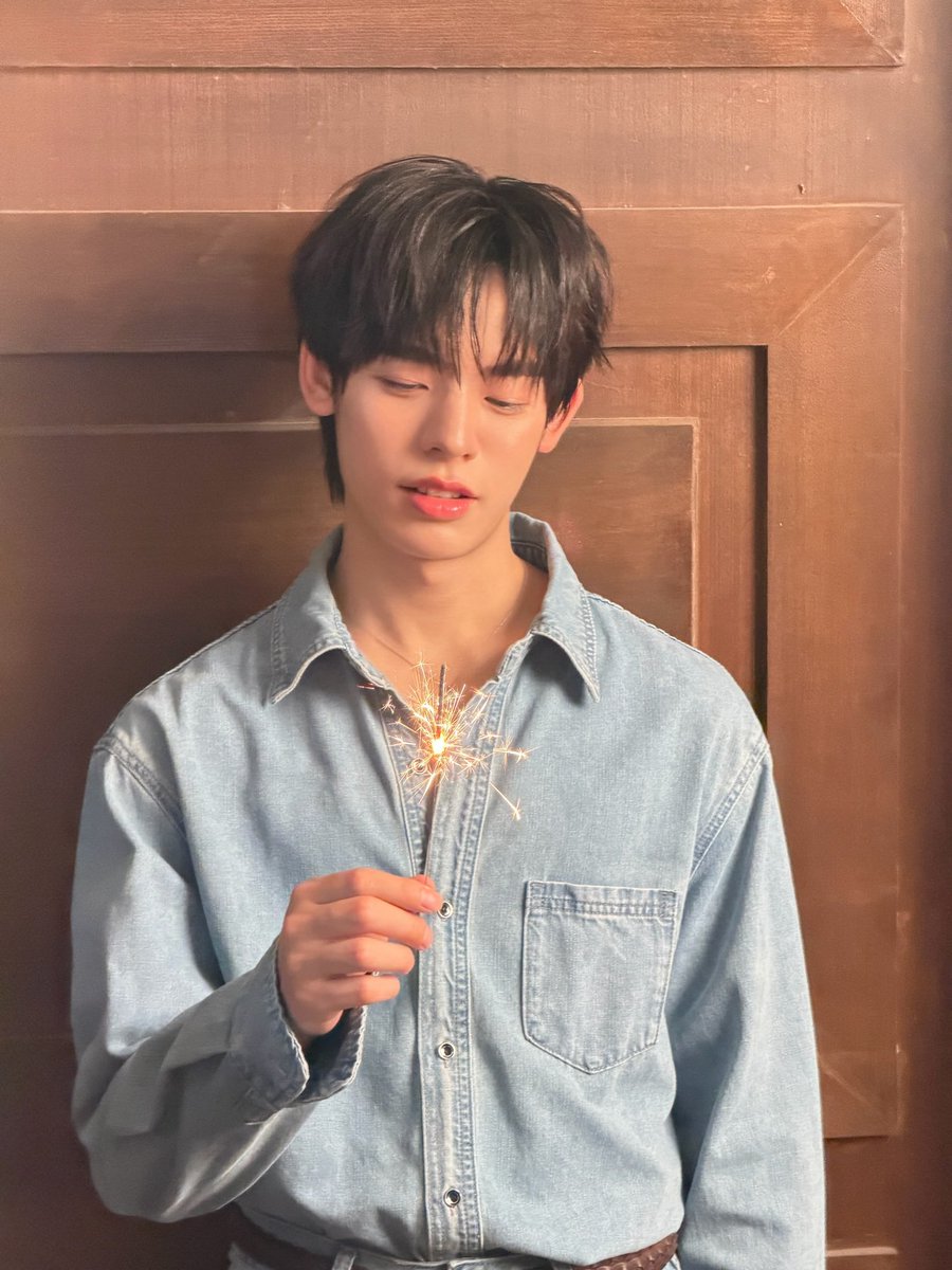 senipich's tweet photo. นางใส่เดนิมล่าสุดแล้วชั้นไล่กัดคน นางเอาอีกแล้ว y y🥺 น้องป๋อพอแล้วเค้าหึงมาก ๆ แล้ว https://t.co/V8wdEf4fDx