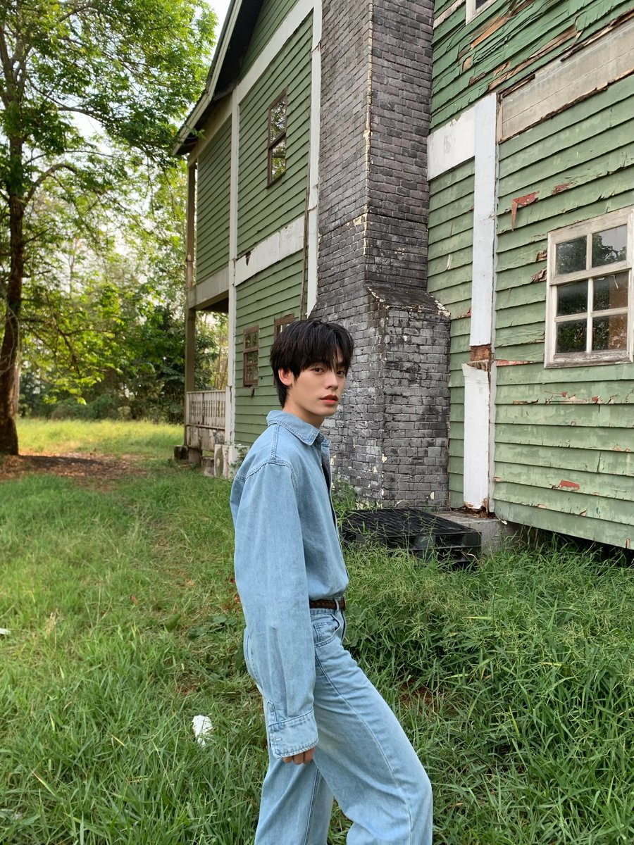 senipich's tweet photo. นางใส่เดนิมล่าสุดแล้วชั้นไล่กัดคน นางเอาอีกแล้ว y y🥺 น้องป๋อพอแล้วเค้าหึงมาก ๆ แล้ว https://t.co/V8wdEf4fDx