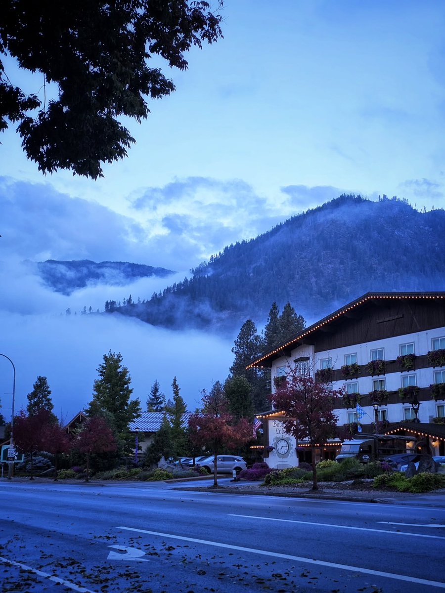 ____flowers__'s tweet photo. Current fall conditions in Leavenworth, Washington State https://t.co/RfdS6aSuOH