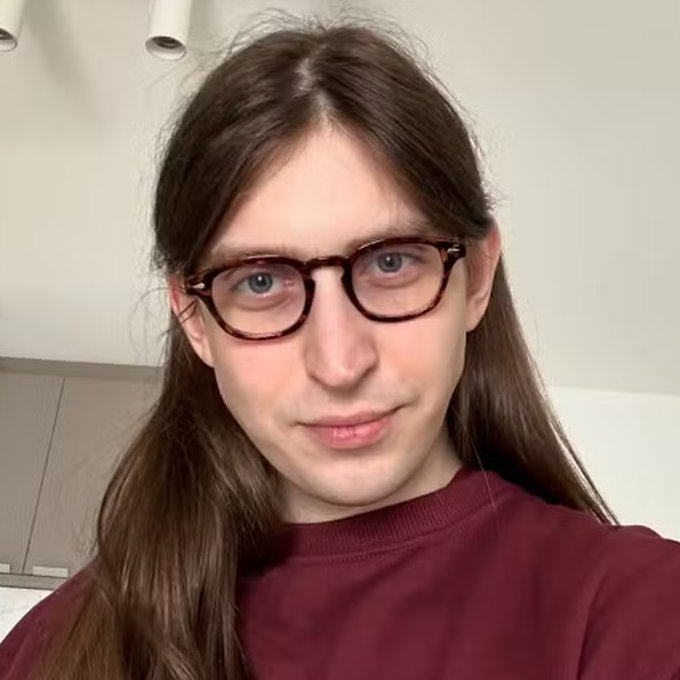 poptime's tweet photo. José de Abreu DETONA Felca por vídeo sobre ‘fobia social’ às vésperas das eleições:

"Parece que o tal Felca vai falar sobre seu umbigo." https://t.co/pBJHgpOQT6