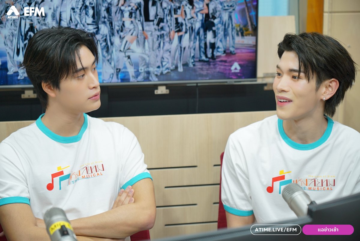 EFM_STATION's tweet photo. แฉข่าวเช้าวันนี้ ชวน เจมีไนน์ และ โฟร์ท มาคุยถึงการเตรียมพร้อมและการทำงานเบื้องหลังละครเวที รักแห่งสยาม The Musical กับความท้าทายในการถ่ายทอดตัวละครผ่านศาสตร์การแสดงรูปแบบใหม่ ที่ต้องก้าวข้ามขีดจำกัดและค้นหาแง่มุมที่แตกต่าง เพื่อพาเรื่องราวความรักในตำนานกลับมามีชีวิตอีกครั้งบนเวที
.
เตรียมพบกับเสน่ห์ของรักแห่งสยามในเวอร์ชั่นที่ยังคงกลิ่นอายความทรงจำจากต้นฉบับ แต่ถูกหยิบมาตีความใหม่ในรูปแบบละครเวที พร้อมเพลงใหม่ที่ได้ พิช วิชญ์วิสิฐ นักแสดงจากเวอร์ชั่นภาพยนตร์ มาร่วมสร้างสรรค์เบื้องหลัง เติมมิติใหม่ให้เรื่องราวที่หลายคนผูกพัน
.
ร่วมสัมผัสความทรงจำบทใหม่ใน รักแห่งสยาม The Musical วันที่ 11–25 ธันวาคม 2569 ณ เมืองไทยรัชดาลัย เธียเตอร์ เปิดจำหน่ายบัตร 25 ตุลาคมนี้ ทางไทยทิคเก็ตเมเจอร์

รับชม แฉข่าวเช้า ย้อนหลังทาง YouTube : ATIME
 
#EFM94 #แฉข่าวเช้า #เจมีไนน์โฟร์ท #GeminiFourth #รักแห่งสยามTheMusical #GMMTV