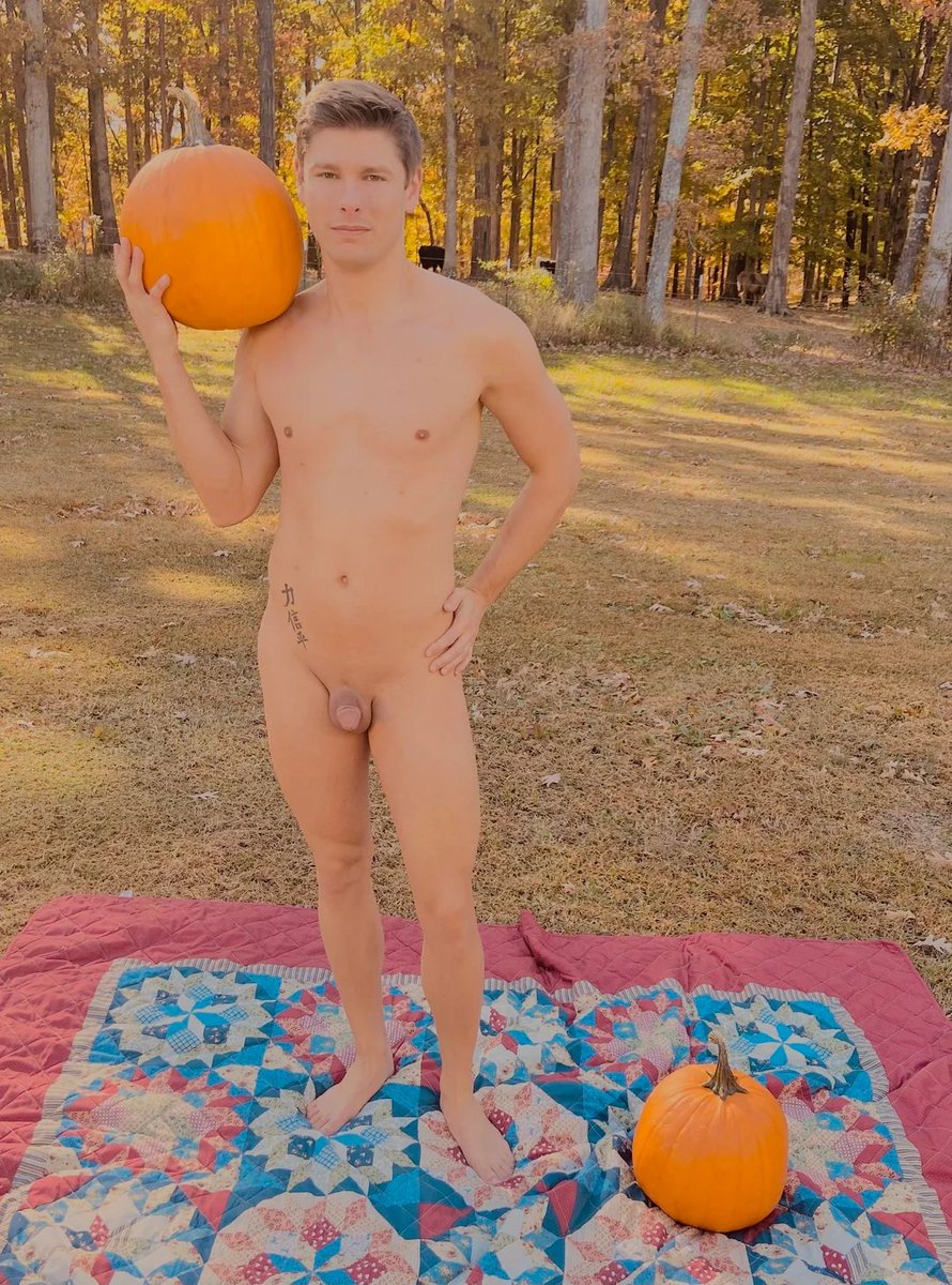 PositiveSmall's tweet photo. My friend NudeFree3 asked me to post his costume for Small-O-Peen.  Does anyone in the #SmallDickBrotherhood plan to have his #smalldick out for the holiday?  #SmallPenisPride #SmallDickFun #SmallDickLife.
https://t.co/AVUXqY3MAr https://t.co/REHboQmWgQ