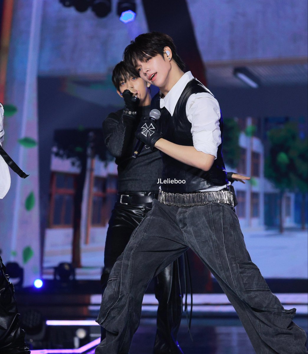 Jlelieboo's tweet photo. He has the face of a prince and the aura of a rockstar.

#AHOF #아홉
#JL #제이엘 https://t.co/5ohjkmlynD