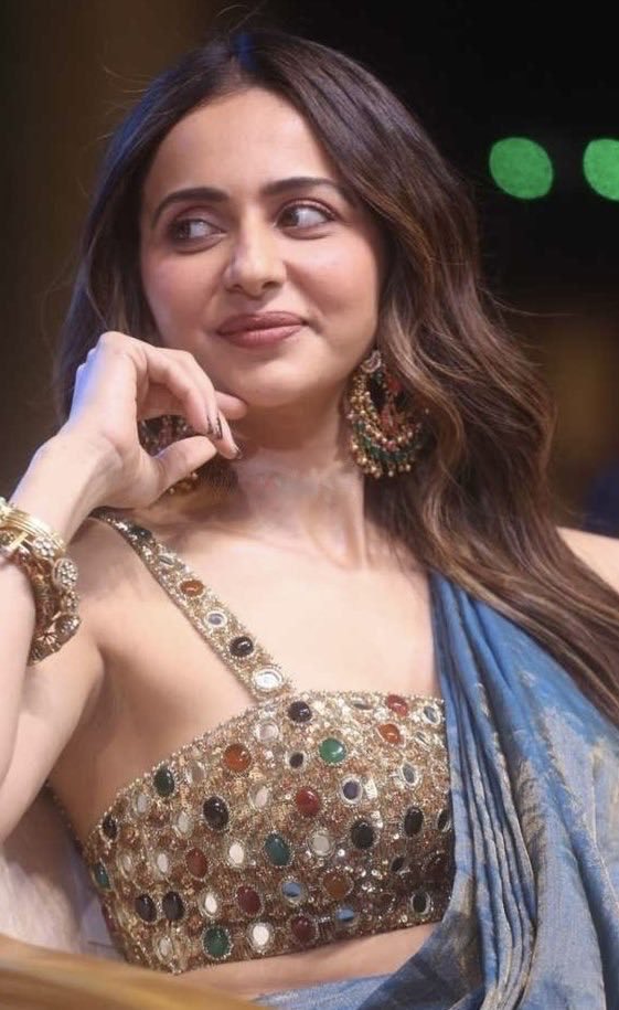vampire_tamil's tweet photo. Stunning Rakul✨
#RakulPreetSingh #RakulPreetSinghhot #Saree #Gorgeous #Ramayana https://t.co/Rsm1JrNJjp