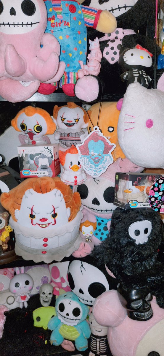 Miichel701's tweet photo. #pennywise #halloweenedition #October #it #spookytober #spookyseason #SpookySzn #spooky #halloween #figure #figures #toys #toy #collection #toycore #plushies #toycollector #toycollection #decor #spookyvibes #maximalist #myroom #ducks #rubberduck #cosplayingducks #duck #tubbz https://t.co/nzl8R0LC2F