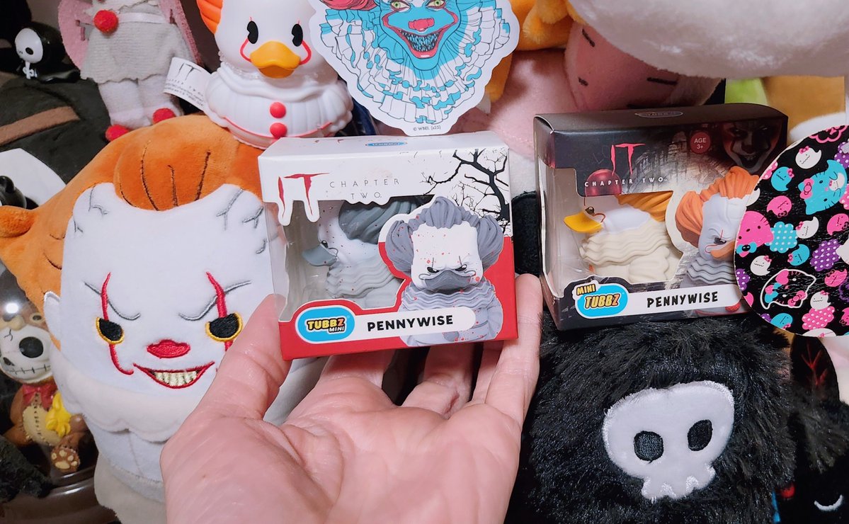 Miichel701's tweet photo. #pennywise #halloweenedition #October #it #spookytober #spookyseason #SpookySzn #spooky #halloween #figure #figures #toys #toy #collection #toycore #plushies #toycollector #toycollection #decor #spookyvibes #maximalist #myroom #ducks #rubberduck #cosplayingducks #duck #tubbz https://t.co/nzl8R0LC2F