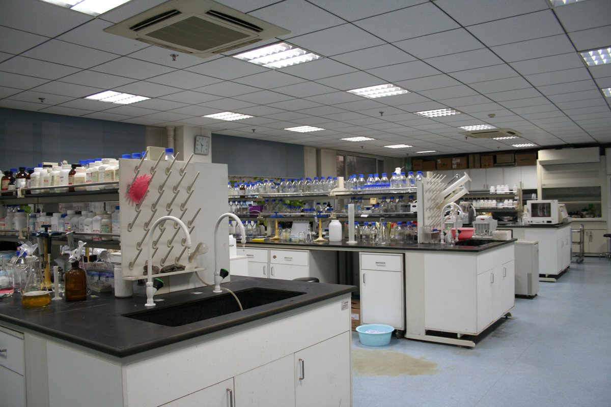 DrLatvian's tweet photo. Got a sneak peek at the new 展爻谓 stand in our 炼 lab—future innovation's looking sharp! https://t.co/jUI5hlQ2Ru