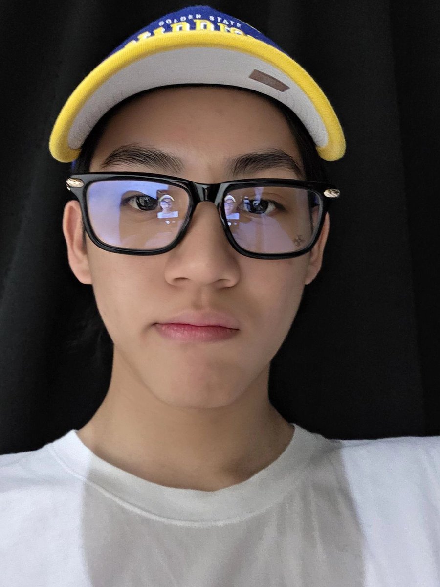 mondpropon's tweet photo. ╰ ★ #AlmondProgress i love when almond takes selfies like these 😋😎 https://t.co/1EoY7Xr1m6