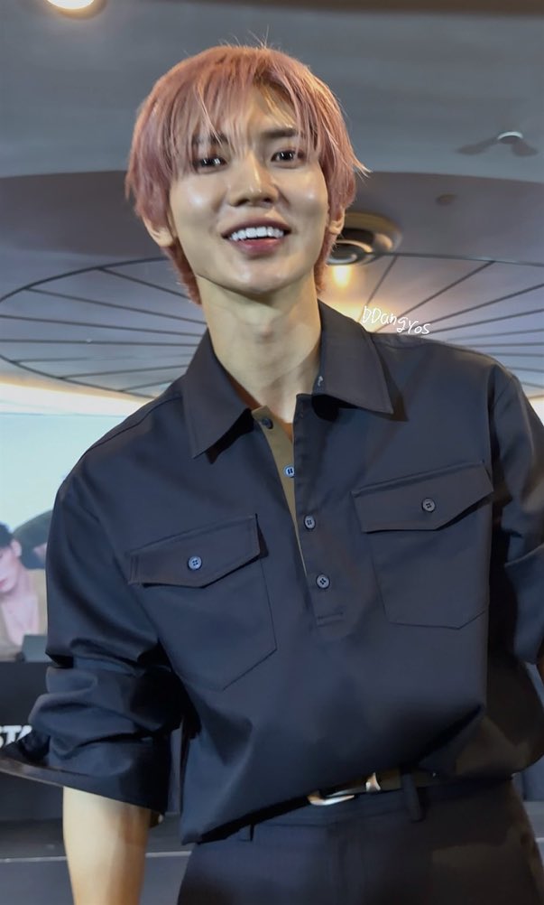 mleokiss's tweet photo. i haven’t known peace since he revealed this hair color i genuinely don’t know how much more i can take https://t.co/wsd5EoUJog