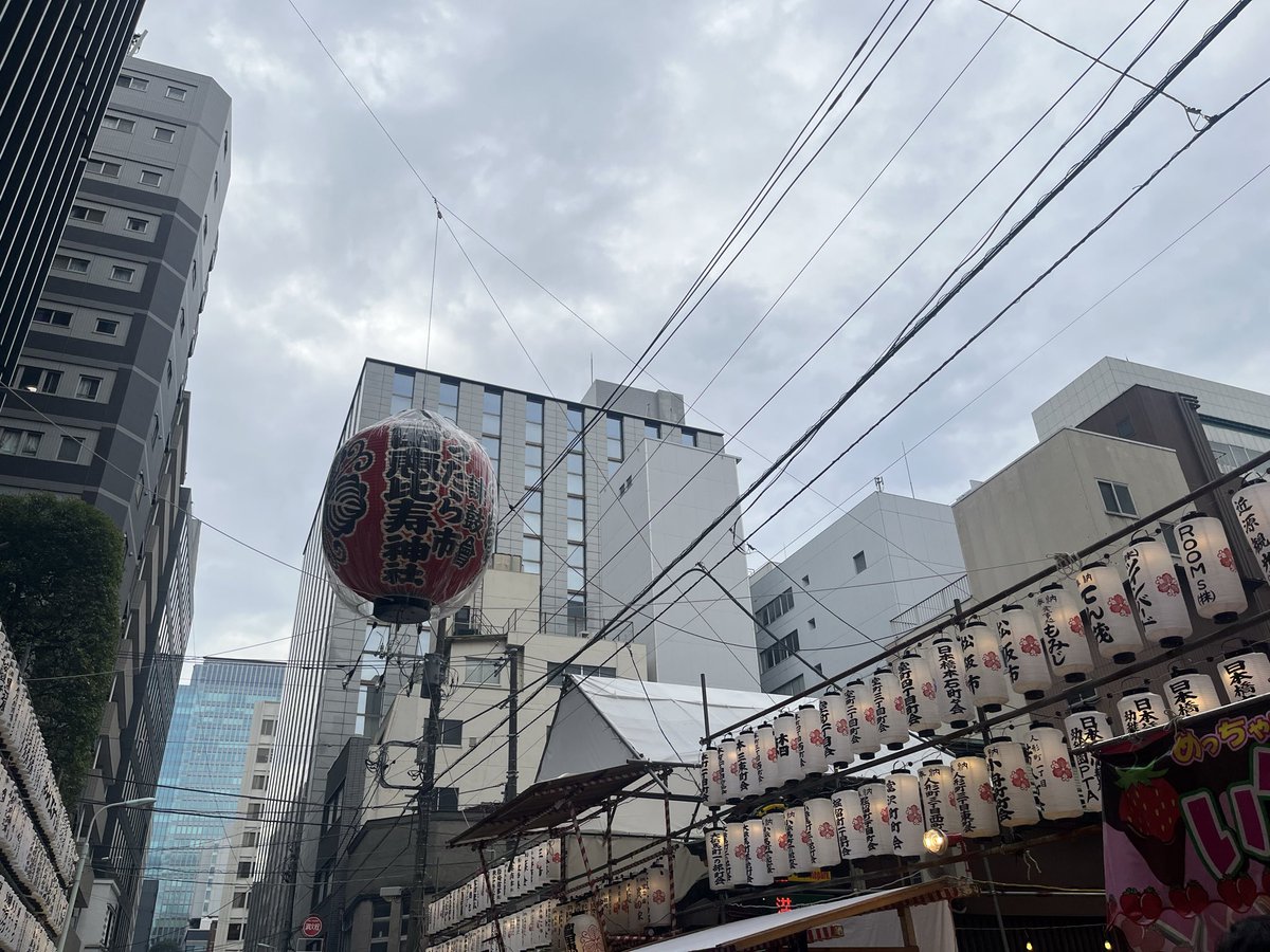 Jimo_fes's tweet photo. 本日も江戸時代から続く歴史あるイベント
『べったら市』が中央区日本橋で開催されてます🏮
地元フェスもこれだけ続く、たくさんの人から愛される地域共創型フードフェスを目指していきます😊

#べったら市 
#日本橋 https://t.co/Enmq2dGV4B
