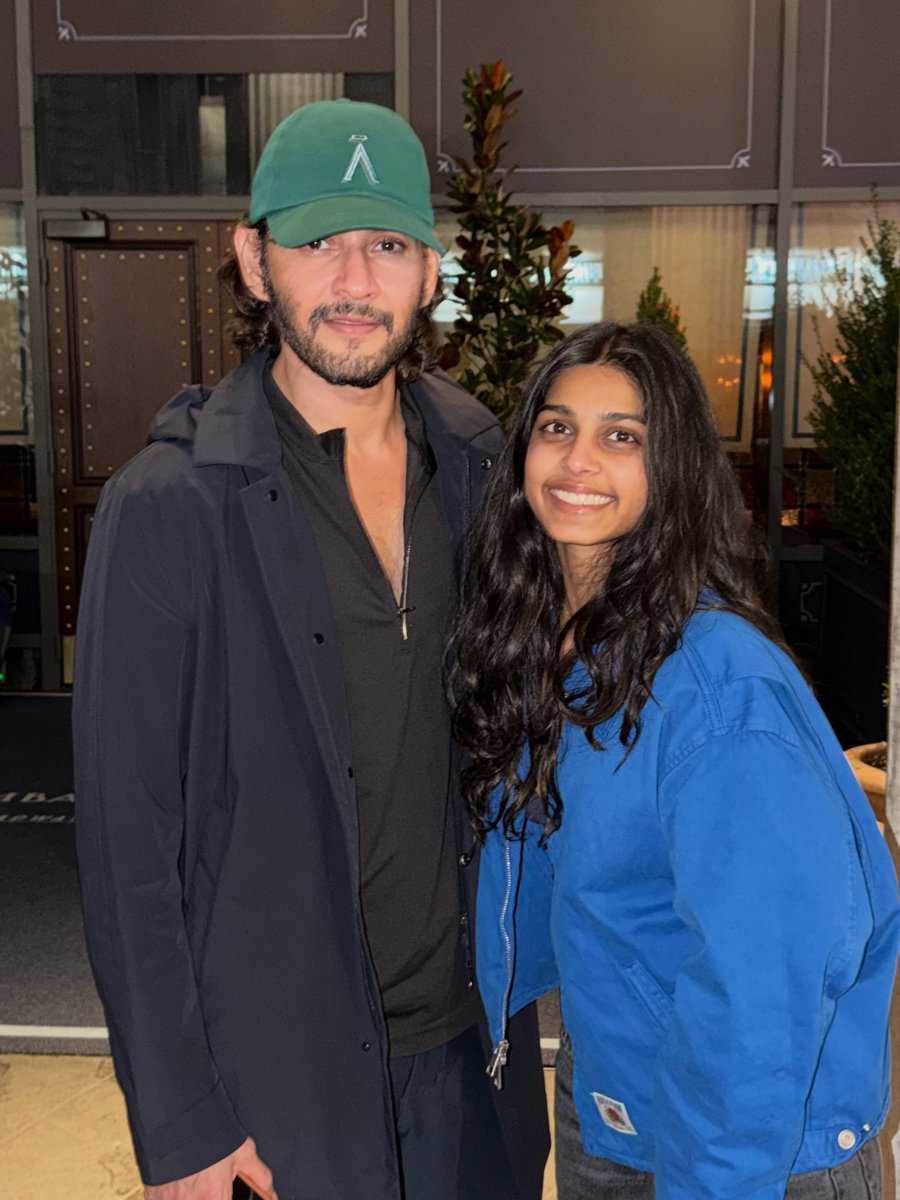 urstruly_NY's tweet photo. Superstar @urstrulyMahesh Latest Still with Fan Girl in NYC yesterday🗽❤️ 

#Varanasi #MaheshBabu https://t.co/xvc8w8AOQQ