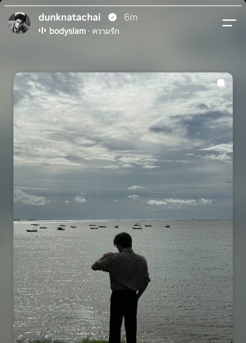 blubluberrie's tweet photo. Both chose to share pics on story of them staring at the sea cause it all started from there...🤍 https://t.co/B4wpmVy4xU