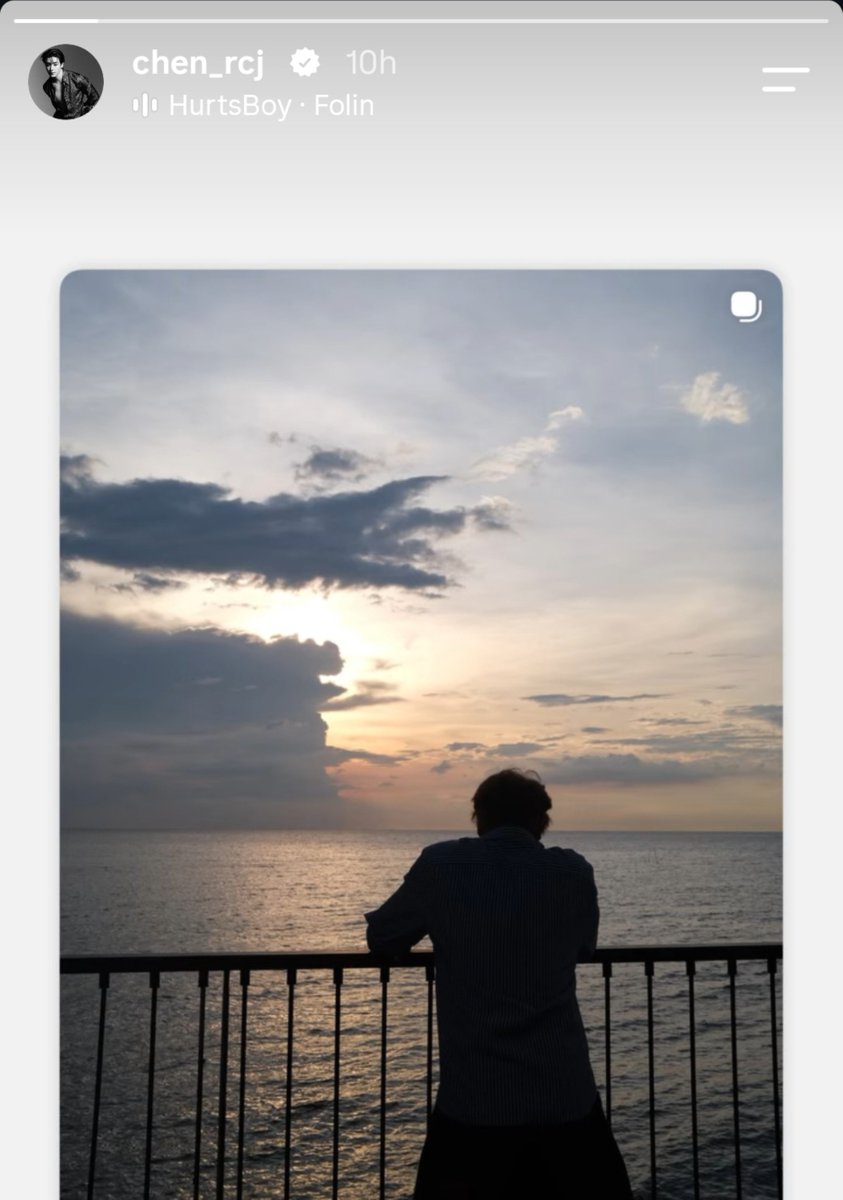 blubluberrie's tweet photo. Both chose to share pics on story of them staring at the sea cause it all started from there...🤍 https://t.co/B4wpmVy4xU