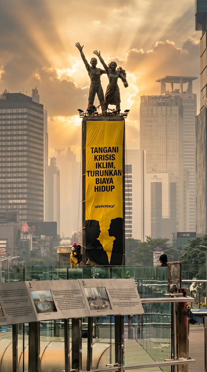 Dubidamskii's tweet photo. Go go @GreenpeaceID ! https://t.co/km4lYr2QfI