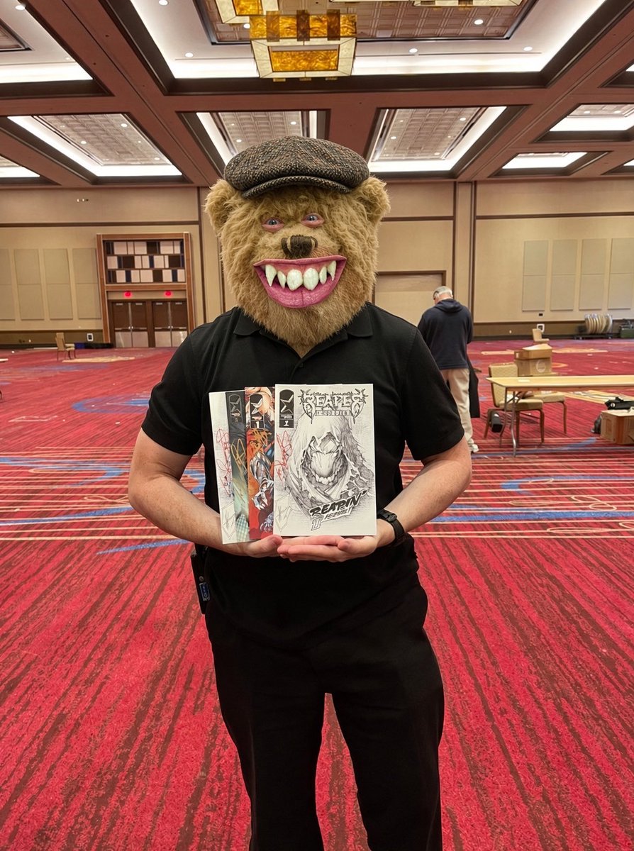 NotaRaptorAlt's tweet photo. @Tugssquirrel Had a INCREDIBLE time hanging with ya this weekend!

Thanks for the Pic! RIP Tom's Leg 🙏🦵 https://t.co/gqH0xf8Xz4