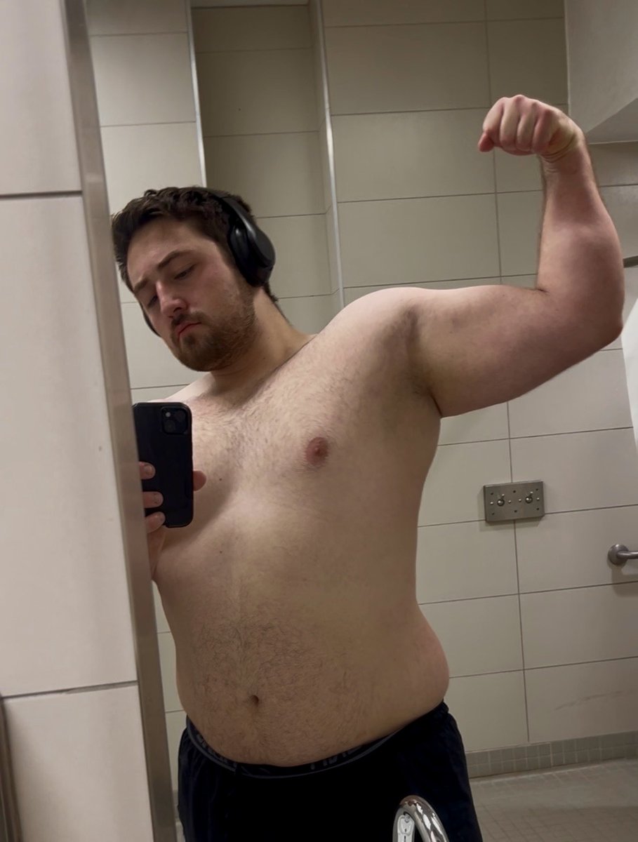 CaelKaleCael's tweet photo. Pump was long gone by the time I took these but whateva | #gym #upperbody #liftingboy #gymselfie #gaygym #powerlifting #beefy #progressphotos https://t.co/Mwj3UcWQtN