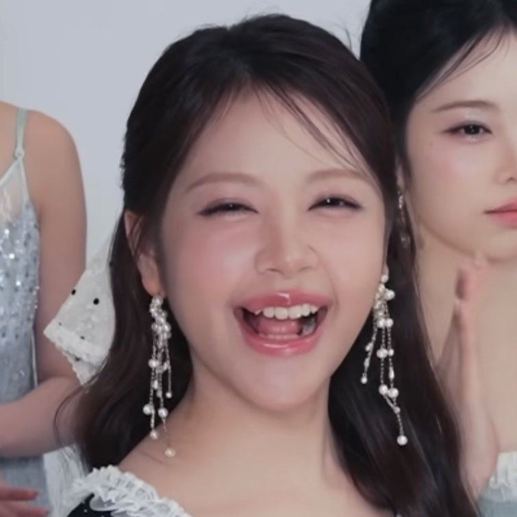 dhngpao's tweet photo. Our pretty little girl

CARMEN PRETTY
CARMEN VOCALS
CARMEN PERFORMANCE
CARMEN TALENTED
CARMEN QUEEN
Carmen is pretty
I love Carmen
Carmen is the best

#CARMEN #카르멘 😸 https://t.co/y4tNexIvpg