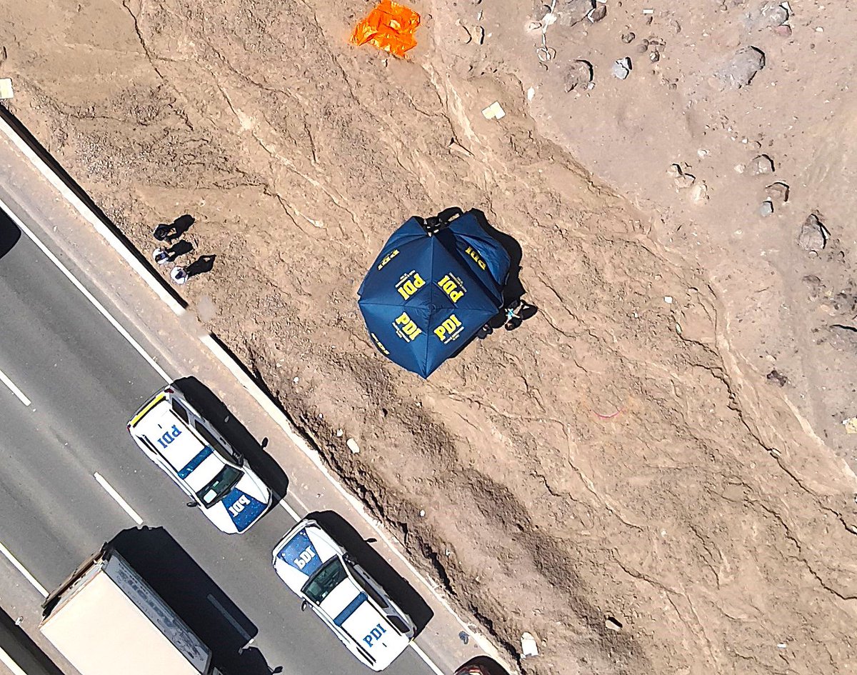 ElLongino's tweet photo. Encuentran cuerpo sin vida en Ruta A-506 de Iquique: PDI investiga circunstancias del fallecimiento https://t.co/4rBPh3I7GZ 
Visite https://t.co/EsH7CuopH7
#Iquique #AltoHospicio #Tarapaca #Chile https://t.co/aNwxTNuBUb