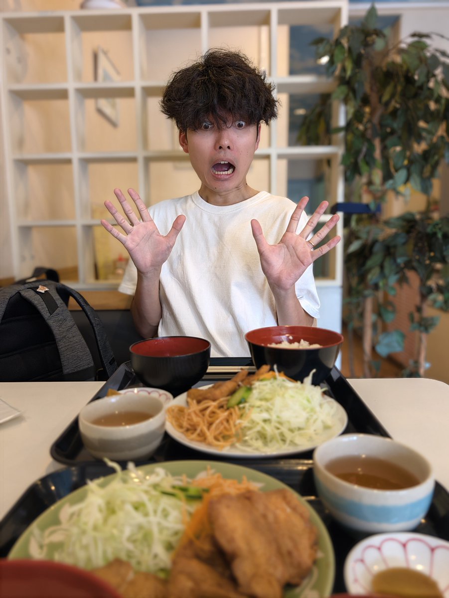 SUPER_JOERUSH99's tweet photo. グリル八城にて後輩と昼メシ

こんな時代に定食550円で頑張ってくれてるし、食後のコーヒーも150円やったし、マジックミラー号の車内みたいな壁も良かった

こういう素敵なお店はずっと続いて欲しいねぇ、また来ます

#徳島 https://t.co/wuLzsnpd30