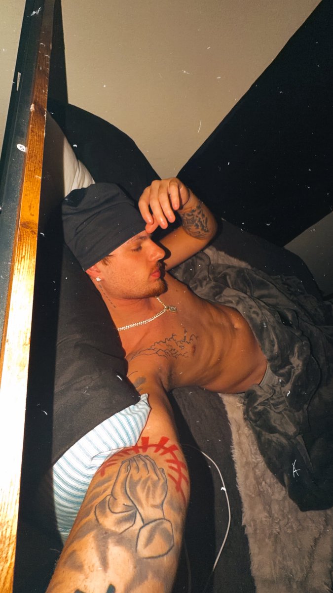 that1andonlyb's tweet photo. you’ll never forget this body once ur lips touch it 😝😅 #kinky #bwc https://t.co/43GQActCgk
