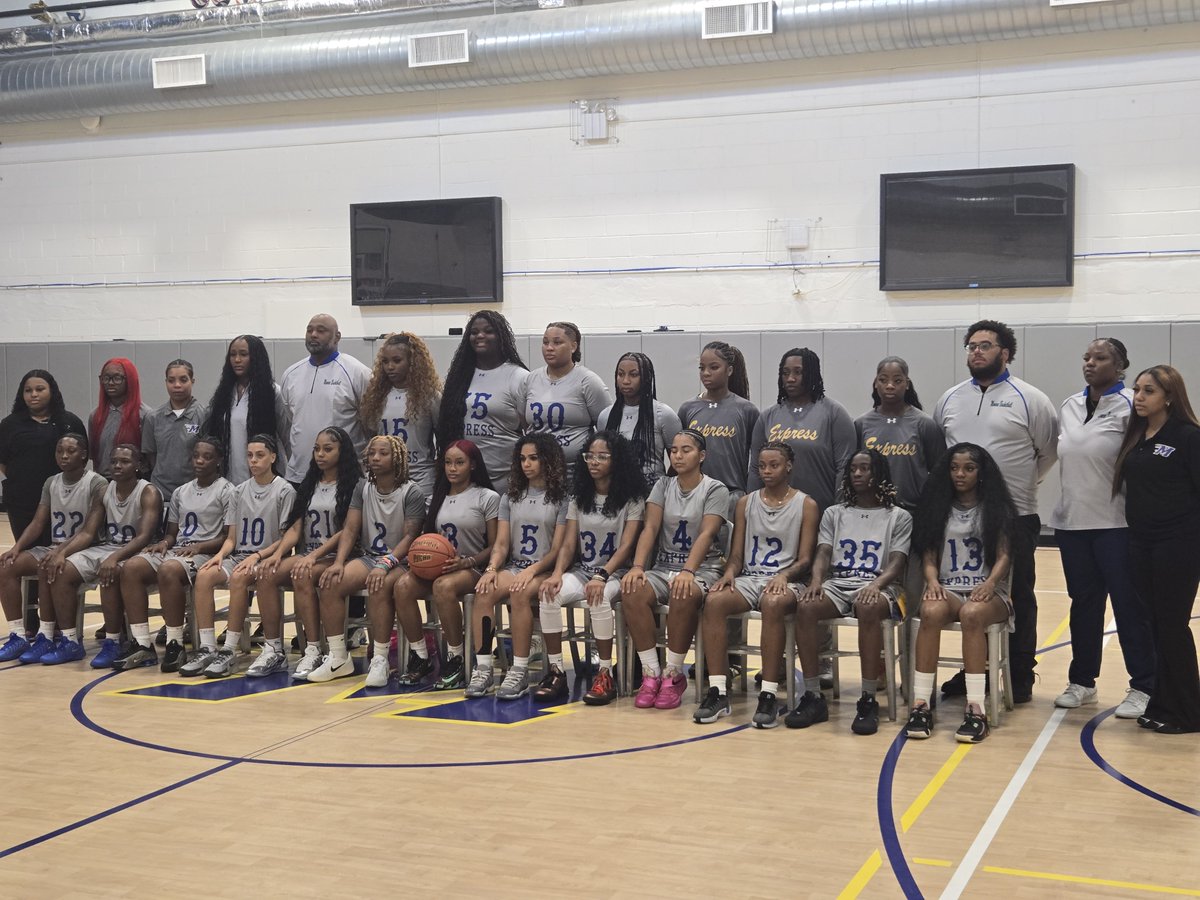 MonroeExpress's tweet photo. 2026-27 Express Women's Basketball Season loading!
Some behind-the-scenes shots of Media Day.
The nationally ranked No. 8 Express will defend their regional and district championships.
The season begins in less than two weeks.
π₯ π₯ π₯
#ExpressPride https://t.co/ClRC3OvbuD