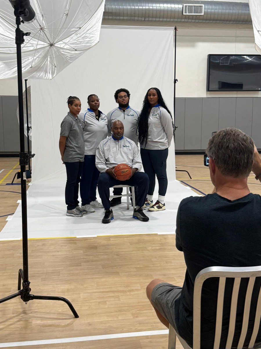 MonroeExpress's tweet photo. 2026-27 Express Women's Basketball Season loading!
Some behind-the-scenes shots of Media Day.
The nationally ranked No. 8 Express will defend their regional and district championships.
The season begins in less than two weeks.
π₯ π₯ π₯
#ExpressPride https://t.co/ClRC3OvbuD