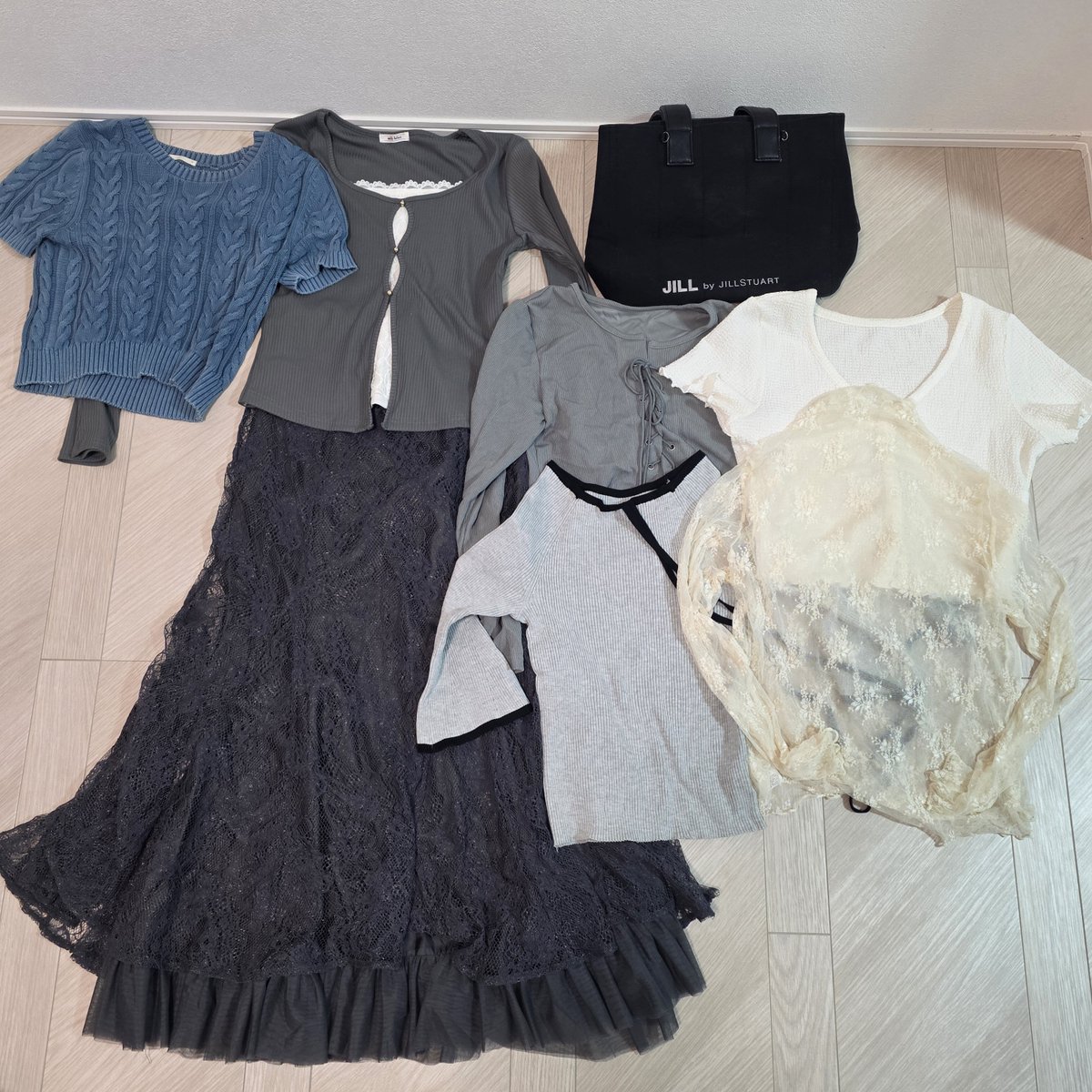 vj0khu's tweet photo. 救〇 
お姉さん系 続き
めちゃくちゃいい匂い
マーメイドスカート
カバン
 める マーメイドスカ���ト 128025 https://t.co/hDzJXBaUXk