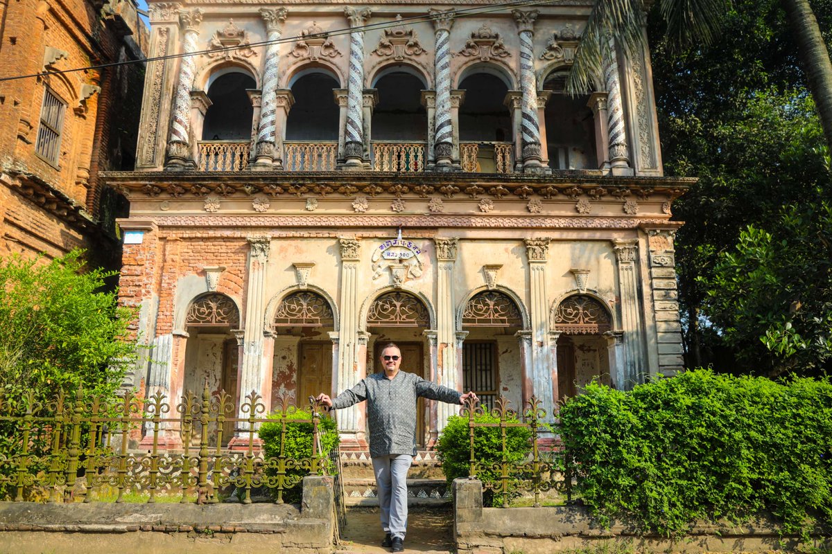 USAmbBangladesh's tweet photo. Bangladesh's trading past comes alive along the streets of Panam City! Exploring Sonargaon's historic merchant homes, where grand architecture and intricate craftsmanship offer a fascinating glimpse into the country's rich commercial heritage. https://t.co/iziPWQ1rrI