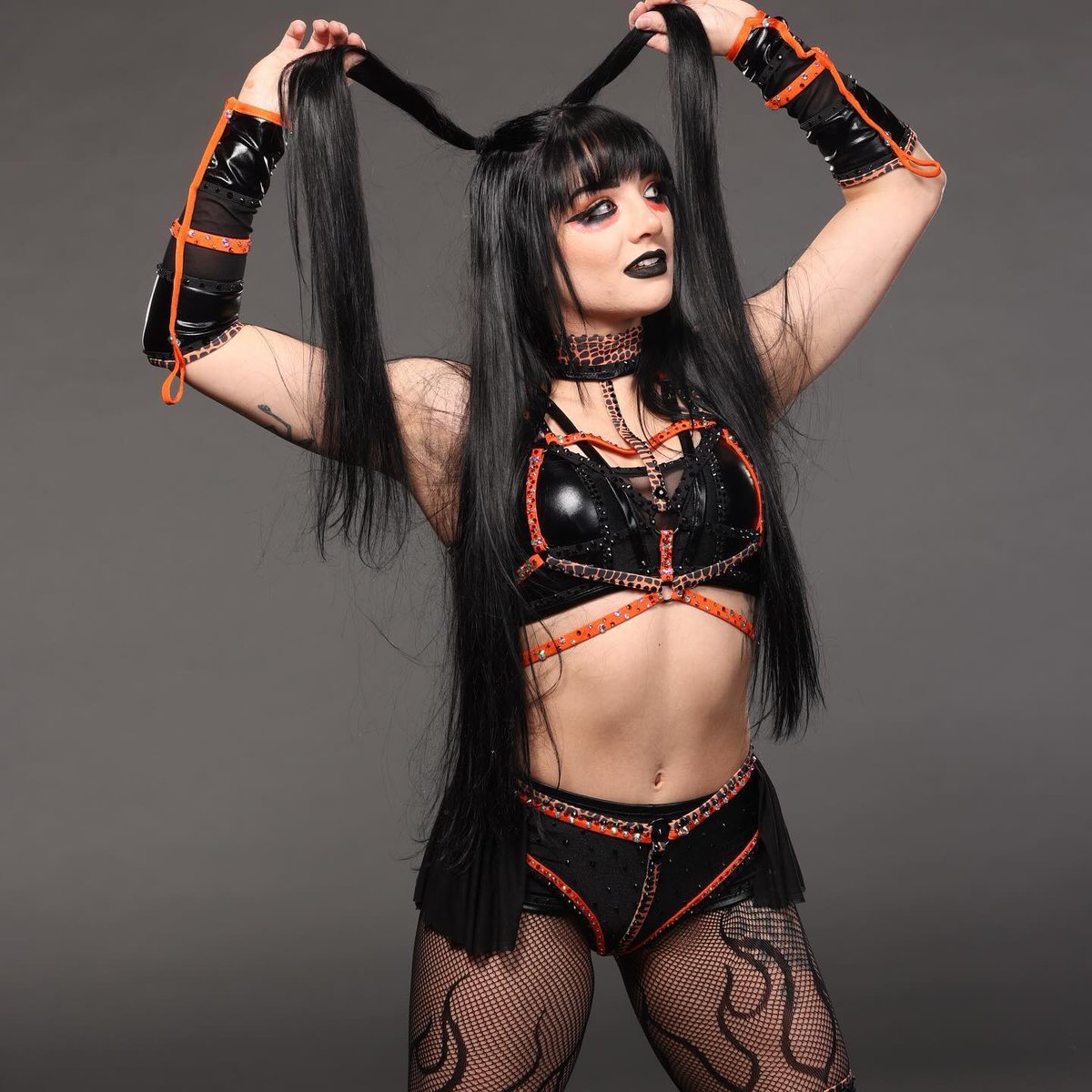 SuperNerdDaniel's tweet photo. Still a Top 3 all-time Tater gear, tbh 🖤🧡 https://t.co/AJydynGvNa