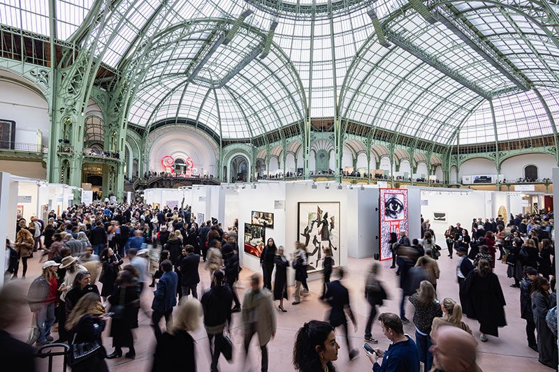 JDAofficiel's tweet photo. 🖼️ Malgré les contraintes du lieu, Art Basel Paris, sous la direction de Karim Crippa, parvient à repousser encore un peu les murs en accueillant 211 galeries, soit cinq de plus que l’année précédente.
© Sara Barth Courtesy Art Basel
#artbasel
https://t.co/o6yY4k0QPp https://t.co/3egoqjaolr