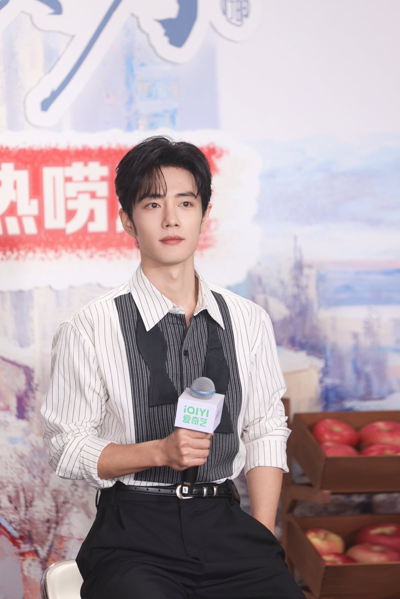 XiaoZhan_OFC's tweet photo. 【261020 Photo】

#SmallTownRemedy
#XiaoZhan #肖战

Xiao Zhan Studio Weibo updated:

Everyone's here, let's gather for a chat, and listen to Xiao Zhan share the story of Liu Zhengliang. https://t.co/oTqoaWBBiD