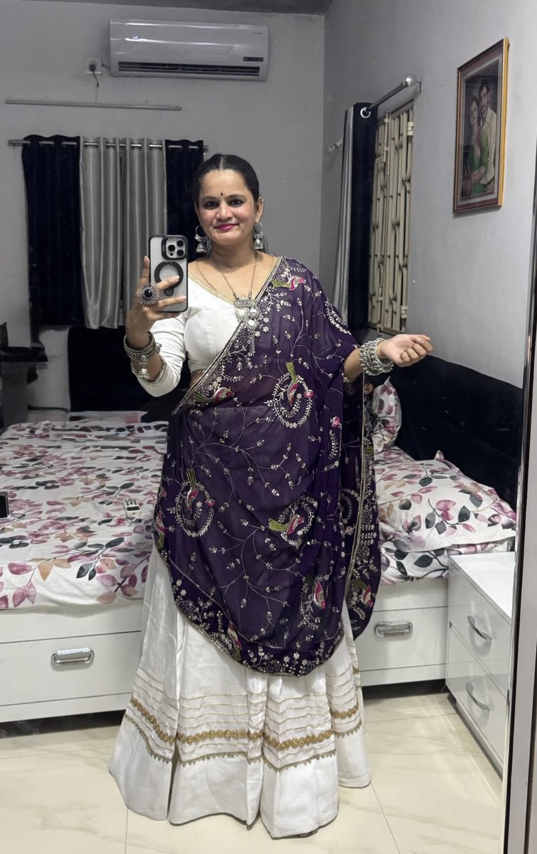 PinkyShah1202's tweet photo. @anika_sonii Aaj Toh Iske Sath Iske Ghar Ke Bed pe Hi Suhagraat Manaunga Saali Ko Bahut Bahut Chodunga Ragdunga https://t.co/CNdz7F79E7
