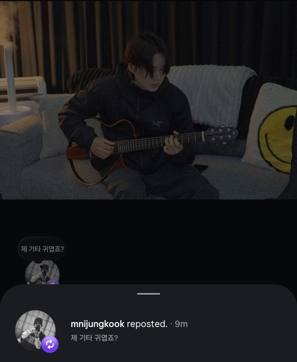 myyouwithjk's tweet photo. 🐱 : not my guitar , it's jungkook-ies's guitar
🐰 : my guitar's cute right? 

😭😭😭😭😭😭😭😭 https://t.co/fb0Xaxa2P5