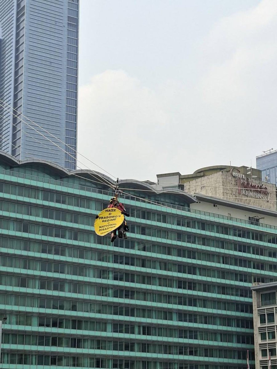 cariaeosa's tweet photo. PESAN DARI @GreenpeaceID HAZE &amp; PRABOWO'S REGIME = NATIONAL DISASTER https://t.co/xs7lktxAdf