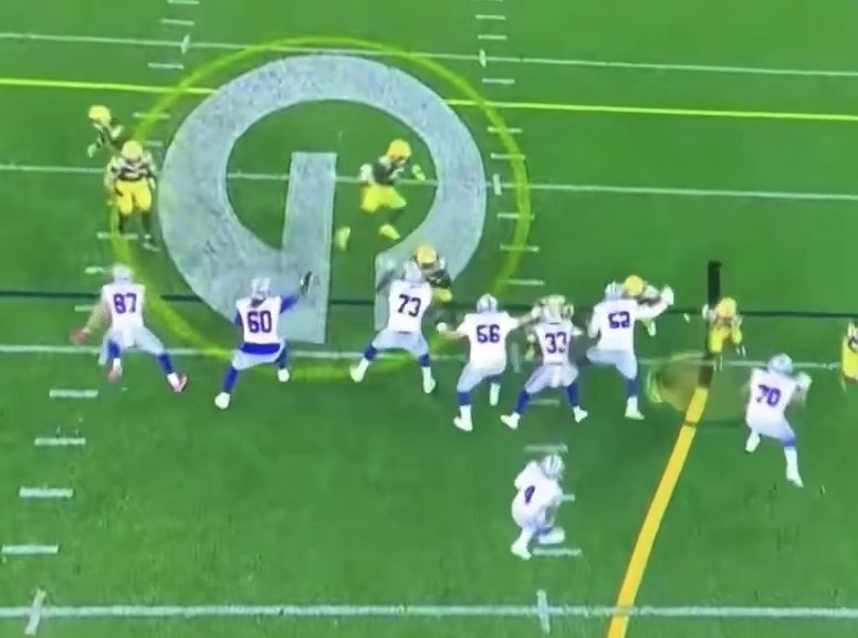 OffMainn's tweet photo. @TheRealDA_Lee You beat it by sliding the protection left and running opposite the pressure. They ran this blitz all night. They were legitimately giving Dallas 5-7 free yards (at least) to run the ball. There's nobody over there. https://t.co/HnS74BMNtz