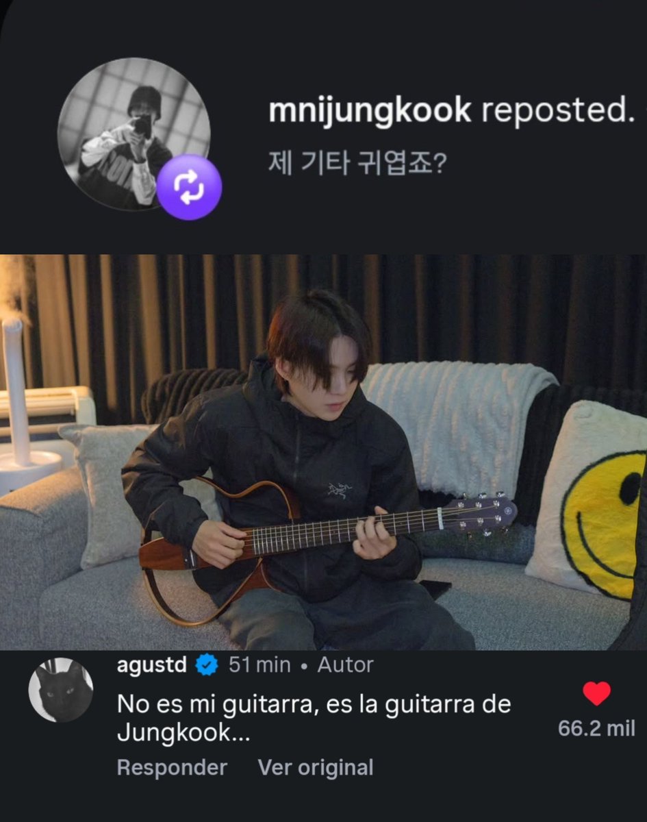 lvsyoonpj's tweet photo. 🐱: No es mi guitarra, es la guitarra de jungkook 
🐰: mi guitarra es linda, ¿verdad?

MIS YOONKOOK HERMOSOS 🥺 https://t.co/E2wnxE4ODX