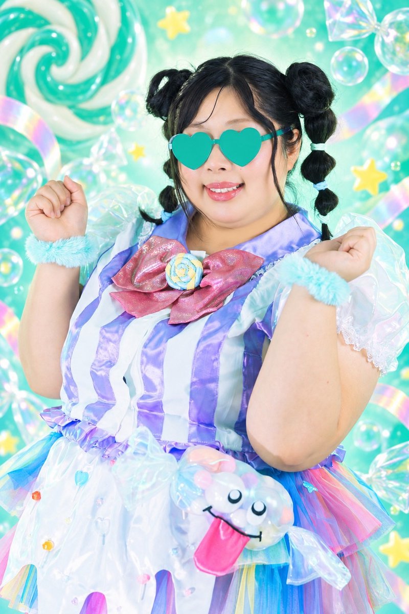 _DEBu_official_'s tweet photo. 💚DEBu新体制アー写解禁 💚

＼フォロー&amp;RPで当たる🎁／
抽選で3名様にチェキプレゼント！

・

『開けてびっくり！会ってわくわく♡』

えめらるどグリーン担当🪺
ぴーたん
@DEBu_Pitan

・

📢10/21(水)20時 次のメンバー解禁‼️

#おデブアイドル #ぽっちゃり https://t.co/1xhmVHfKl2