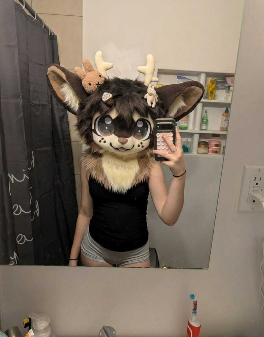 KiraWinterFur's tweet photo. 😽
#furryart #fursuit #fursona https://t.co/YgKLge2Jpr
