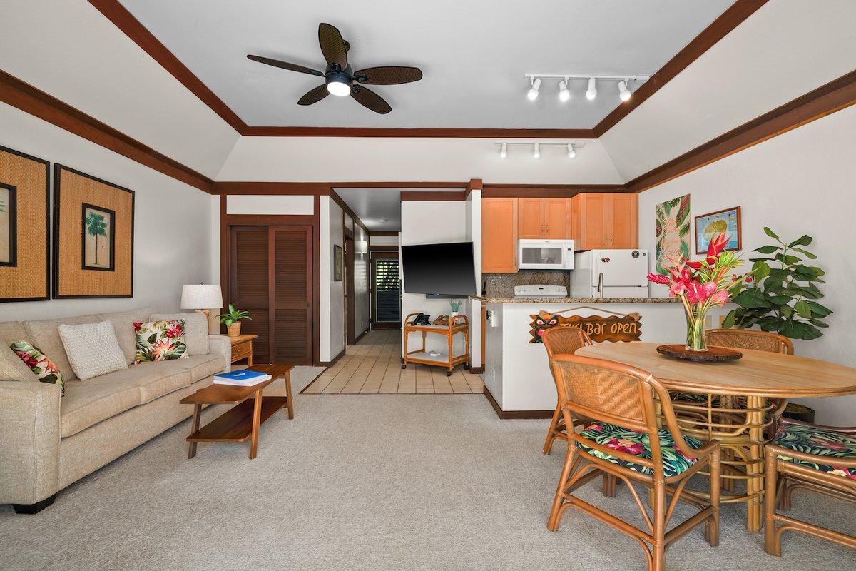 HawaiiLife's tweet photo. Just listed by Lynda Gill, R(S) is 2253 Poipu Rd 58 in Koloa, Kauai for $295,000.

https://t.co/7ZSNjMNdoM

This renovated 1BD/1BA leasehold condo at Kiahuna Plantation offers 640 square feet of living space, ground-floor access, and a lanai that opens directly onto the lawn. https://t.co/rTzZgVZWyo