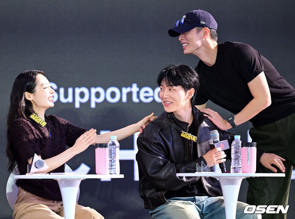 minhakrim's tweet photo. and our main star took a leave from his military to join us for the open talk. thank you for coming, jaewook-nim! https://t.co/nGqaJxP9ef