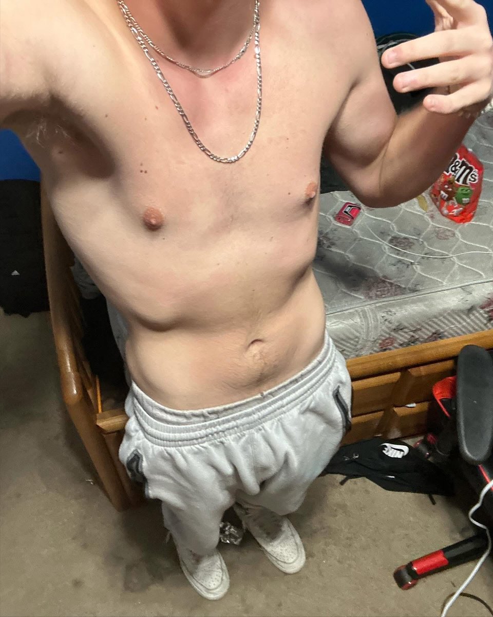 garrison_k18230's tweet photo. Meee I’m so sexy https://t.co/p8s9HnKWqP